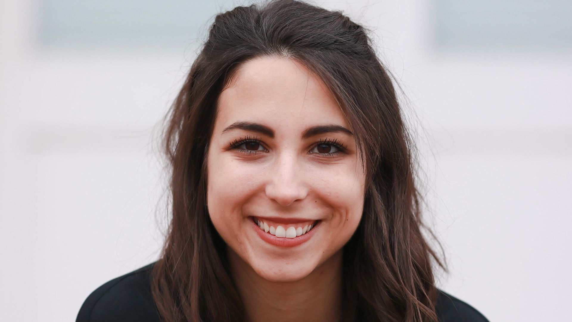 Monja hat in ihrer Werkstudentenstelle im Kommunikationsbereich der DB Netz während dem Studium Berufserfahrungen gesammelt.