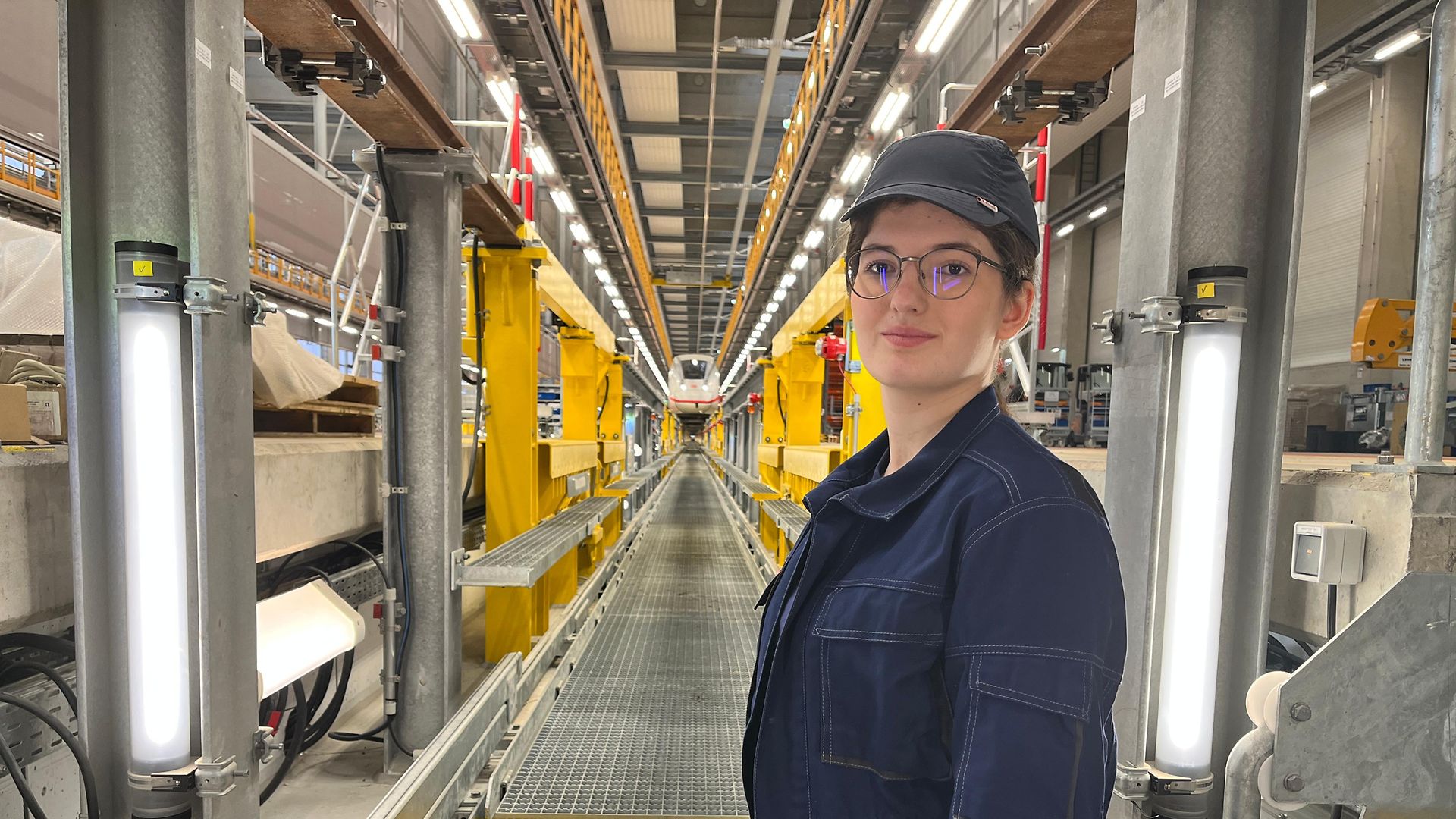 Weltfrauenmonat bei der DB: Jean, Auszubildende zur Elektronikerin für Betriebstechnik, Cottbus