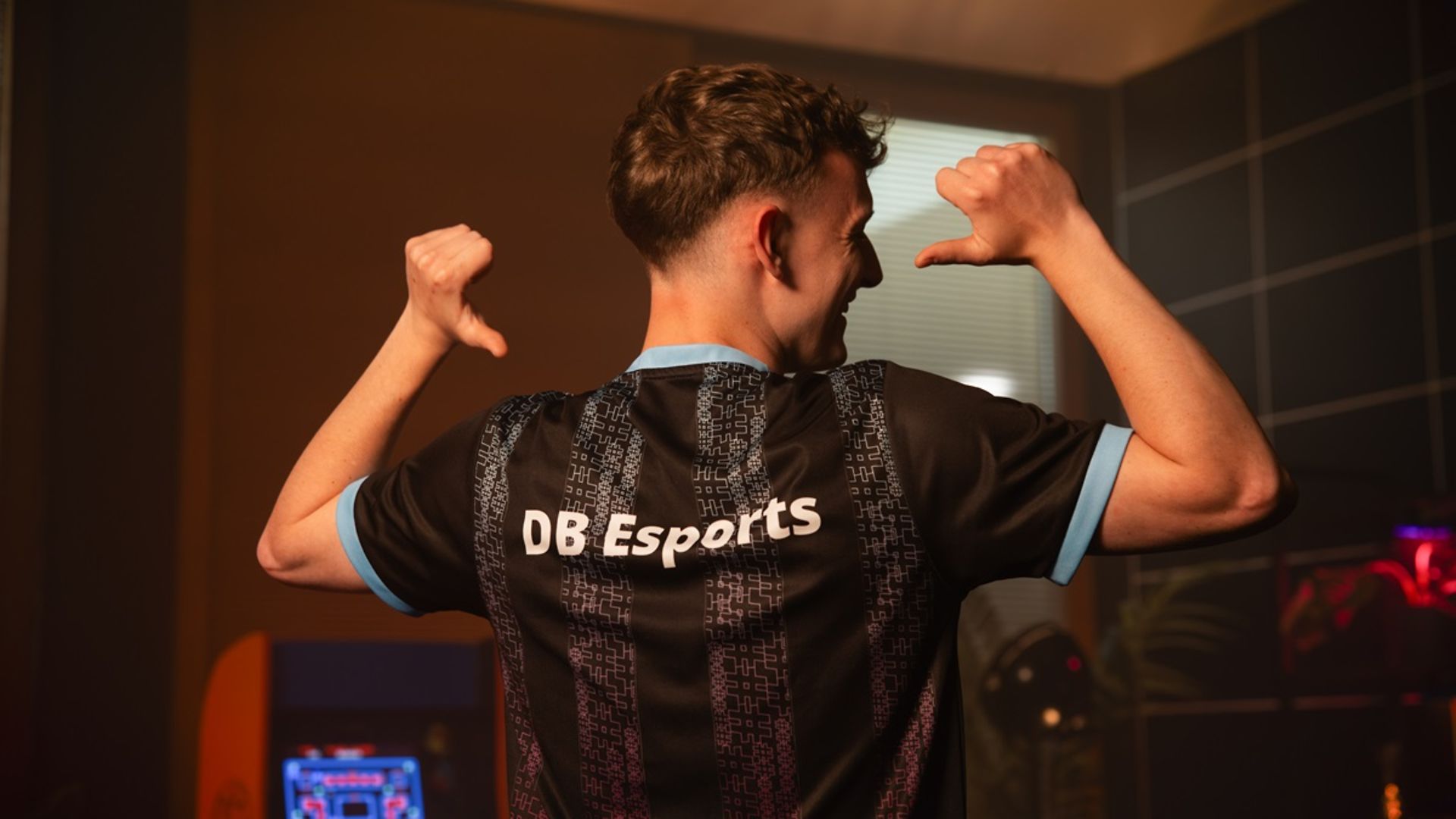 Ein Teilnehmer im Trikot der DB Esports